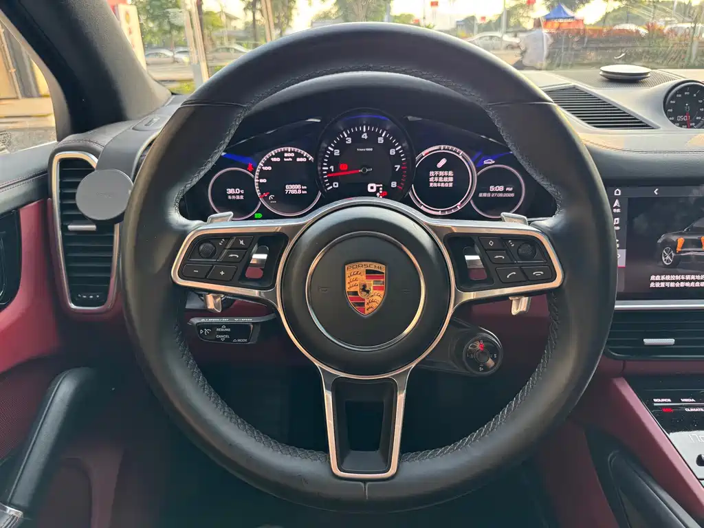 Porsche Cayenne — миниатюра 6