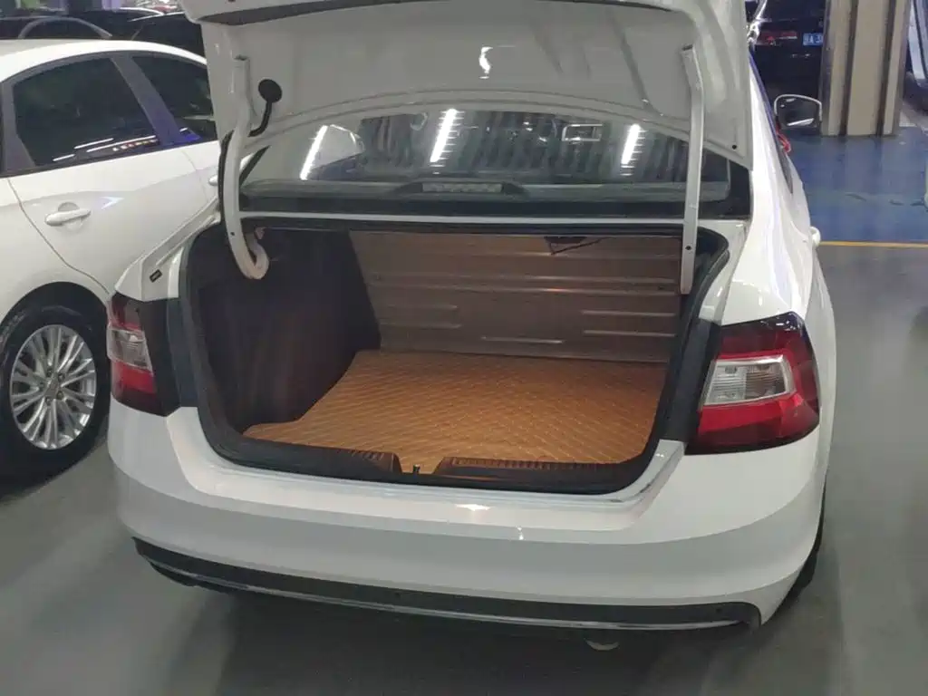 Skoda Rapid — миниатюра 19