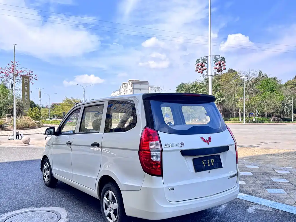 Wuling Hongguang — миниатюра 6