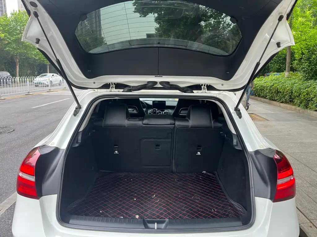 Mercedes-Benz GLA — миниатюра 11