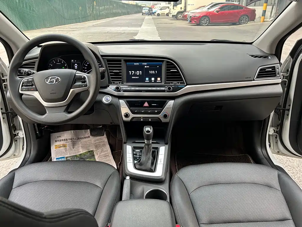 Hyundai Elantra — миниатюра 7