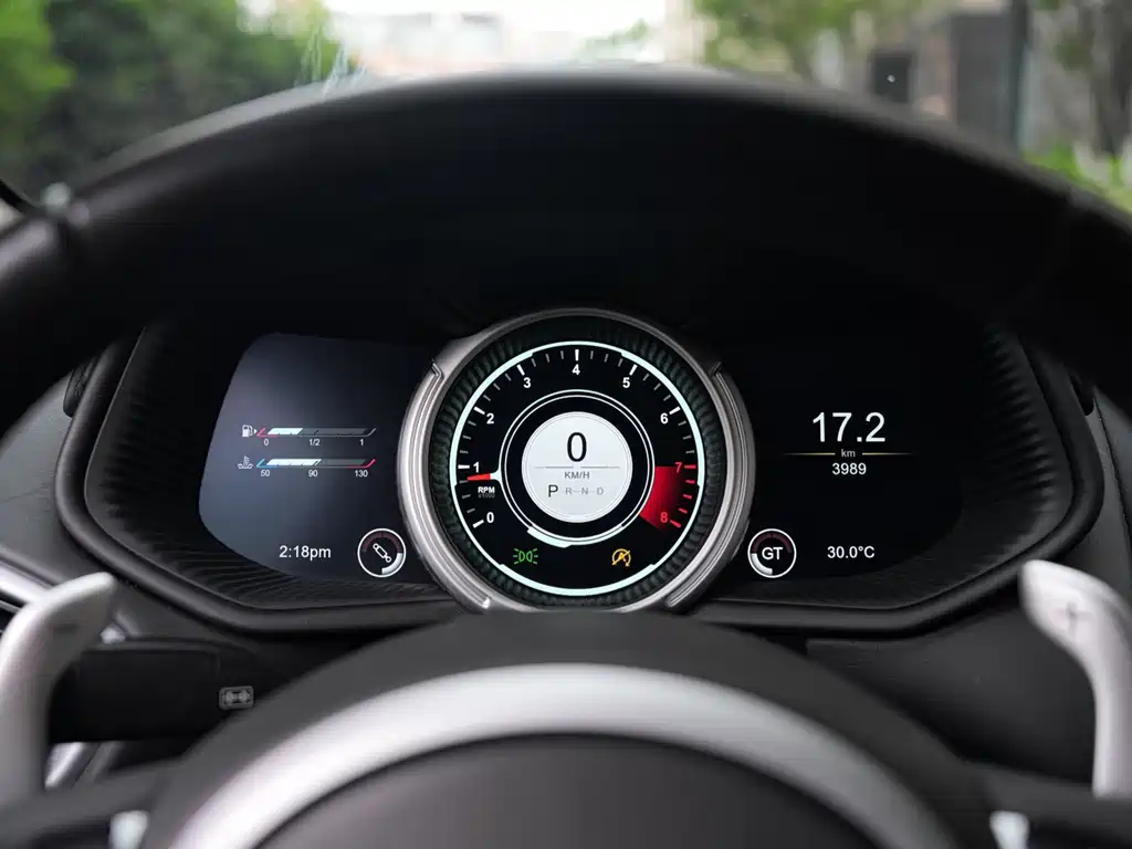 Aston Martin DB11 — миниатюра 18