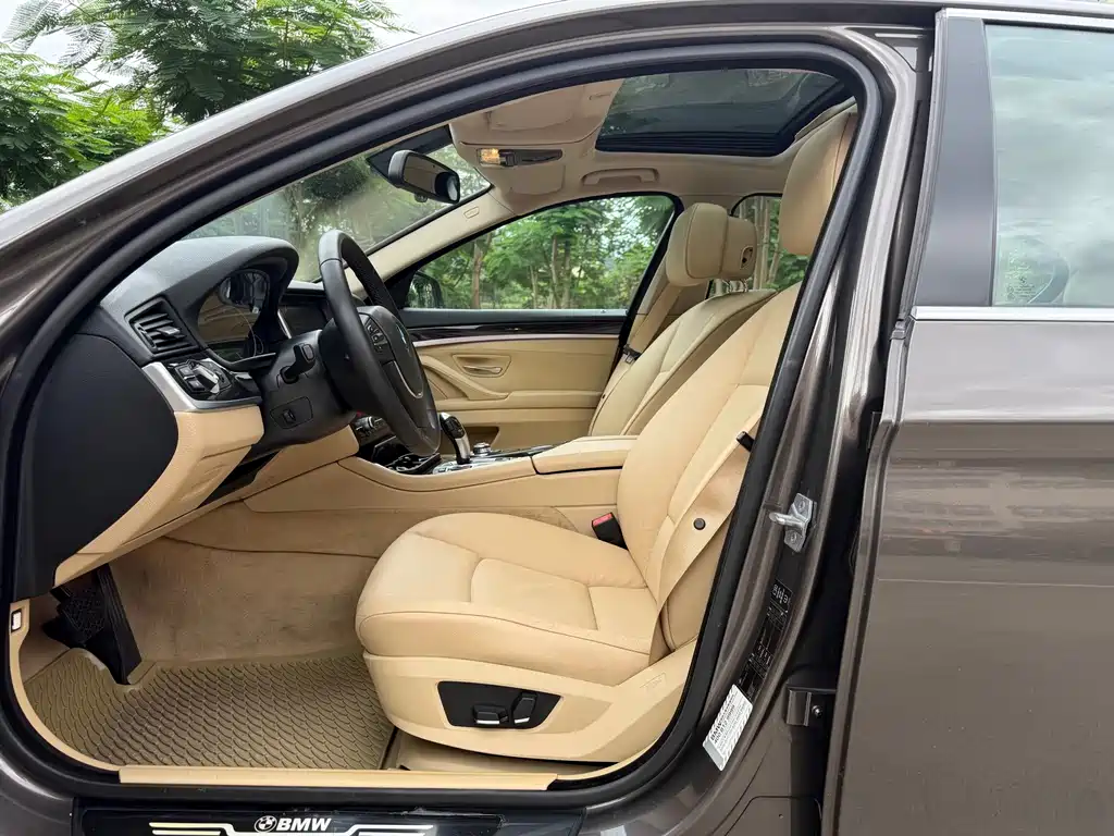 BMW 5 Series — миниатюра 10