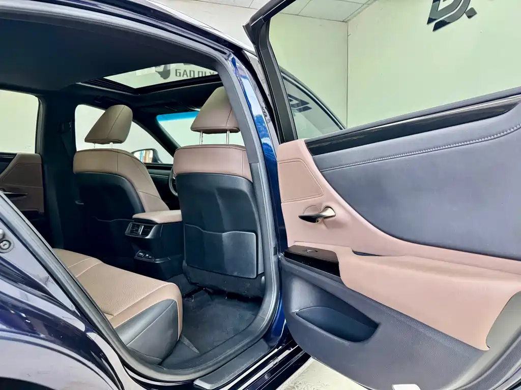 Lexus ES — миниатюра 10