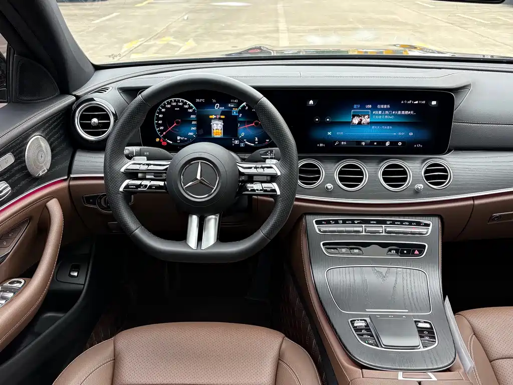 Mercedes-Benz E-Class — миниатюра 8