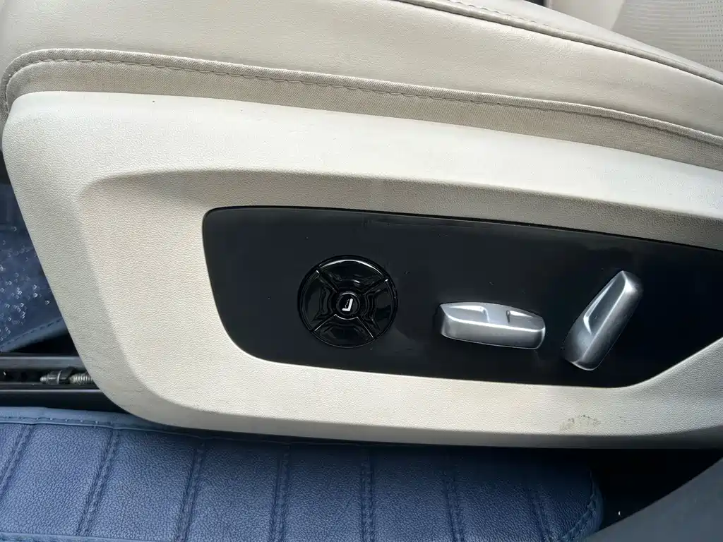 Li Auto Li ONE — миниатюра 10