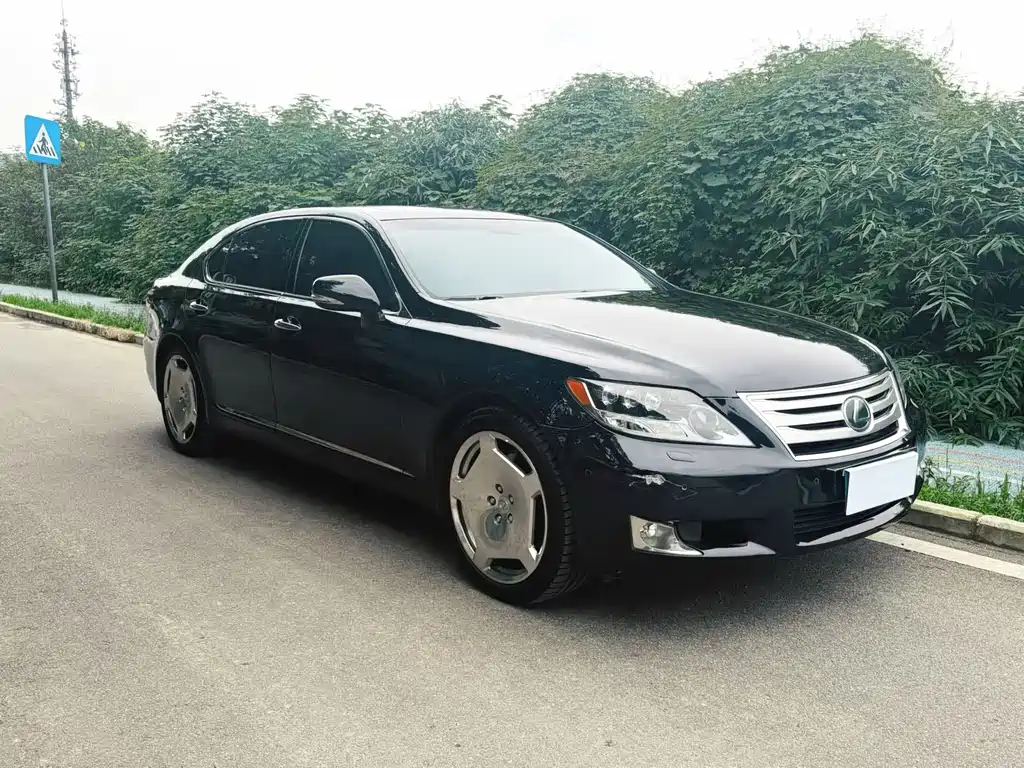 Lexus LS — миниатюра 3