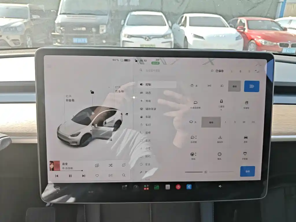 Tesla Model Y — миниатюра 13