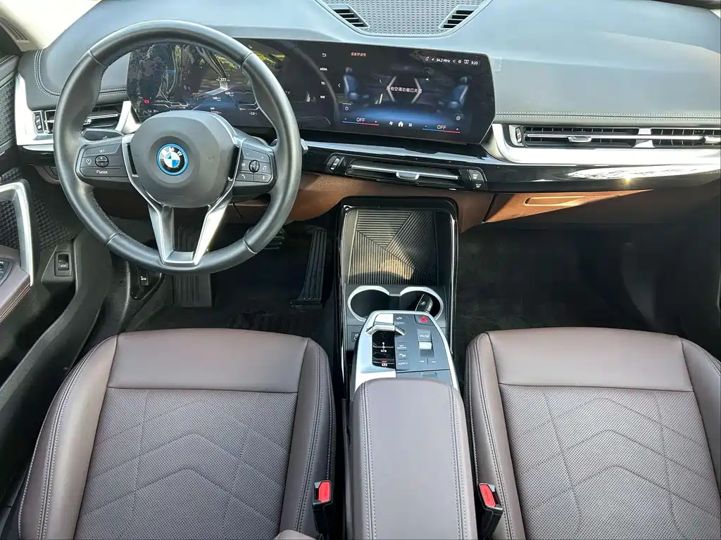 BMW iX1 — миниатюра 11