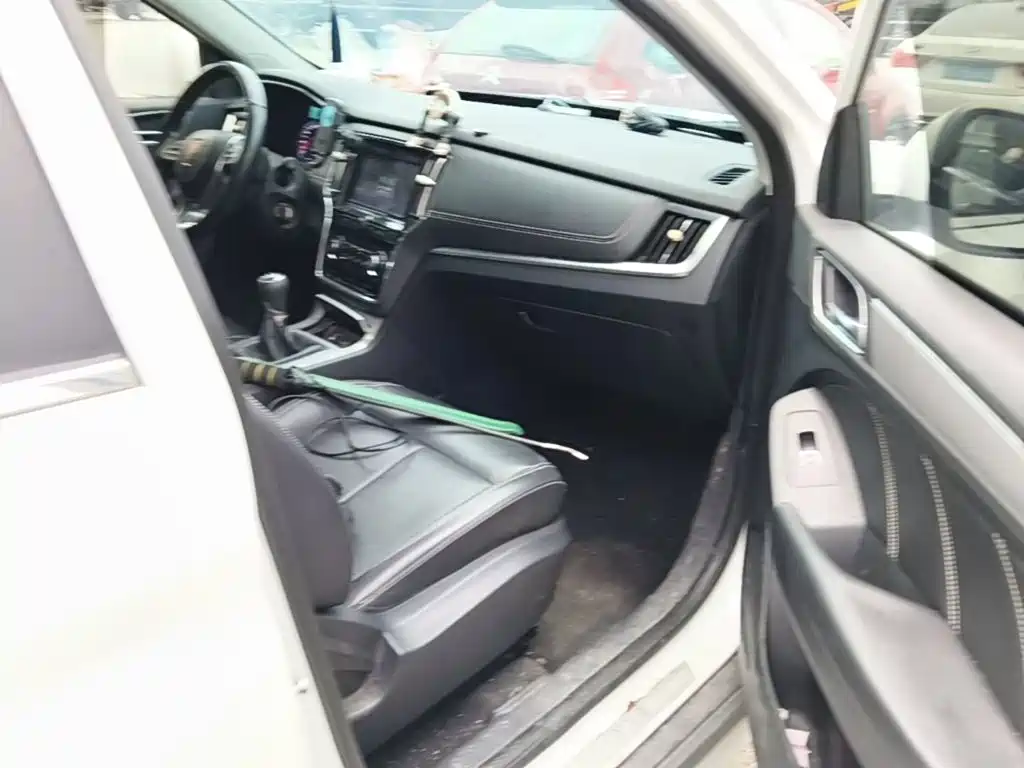 Roewe RX5 — миниатюра 9