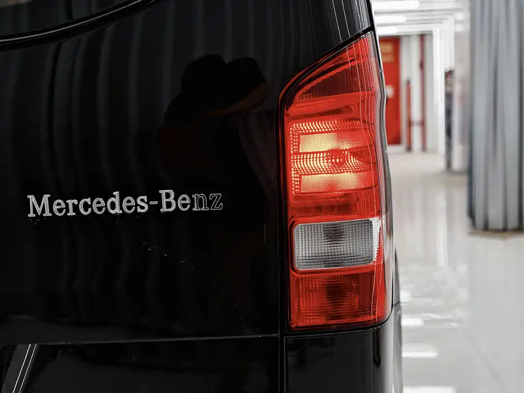 Mercedes-Benz Vito 2024 2.0T