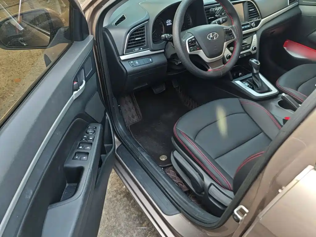 Hyundai Elantra — миниатюра 16