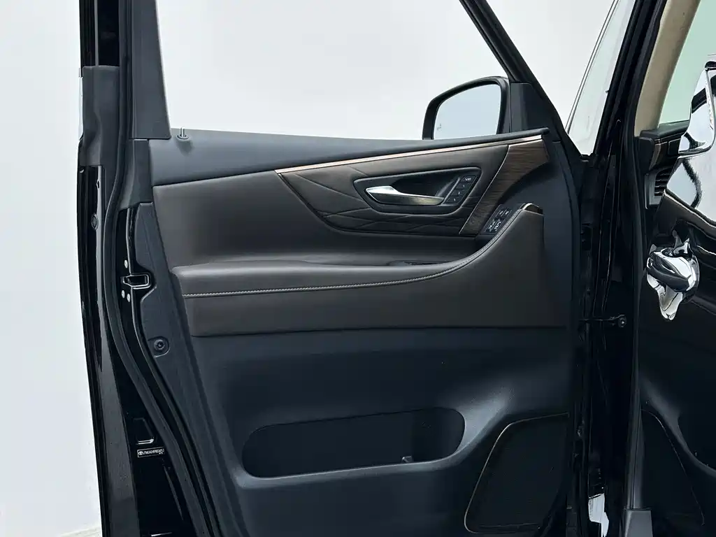 Toyota Alphard 2024 2.5L Luxury