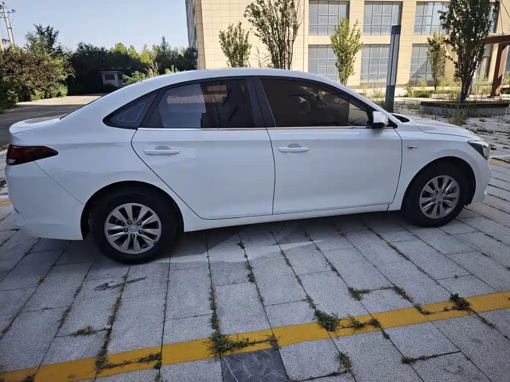 Hyundai Elantra — миниатюра 7