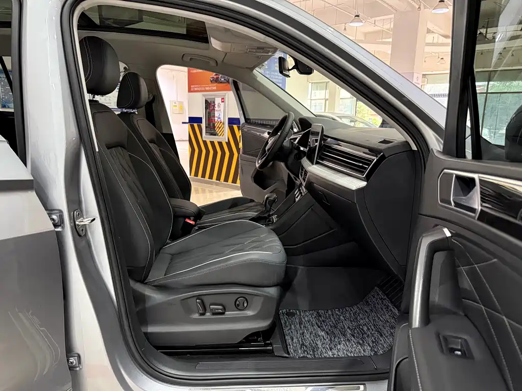 Volkswagen Tiguan L — миниатюра 11