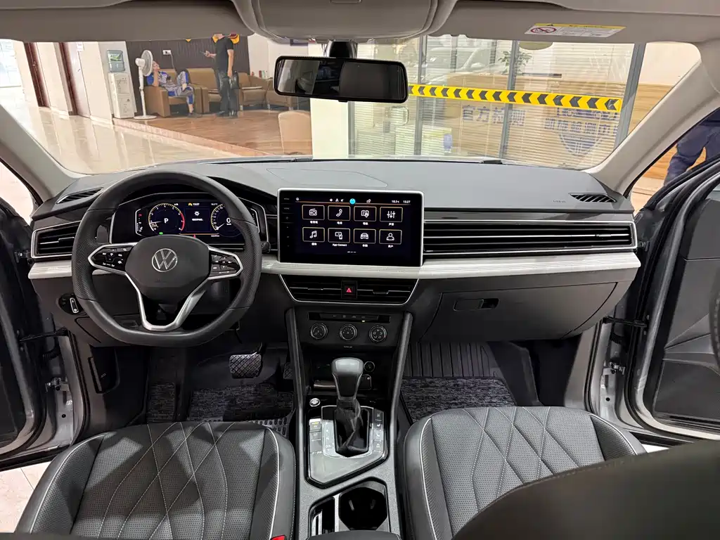 Volkswagen Tiguan L — миниатюра 12