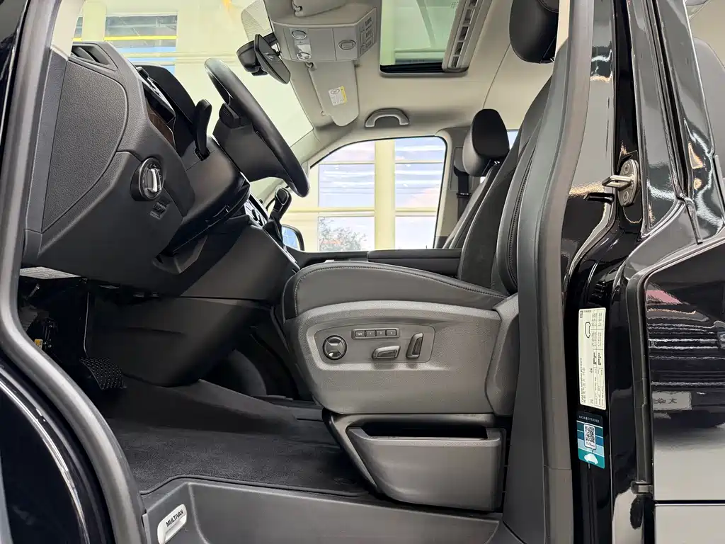 Volkswagen Multivan — миниатюра 6