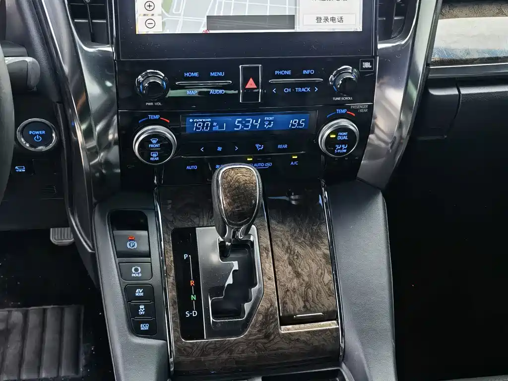 Toyota Vellfire — миниатюра 8