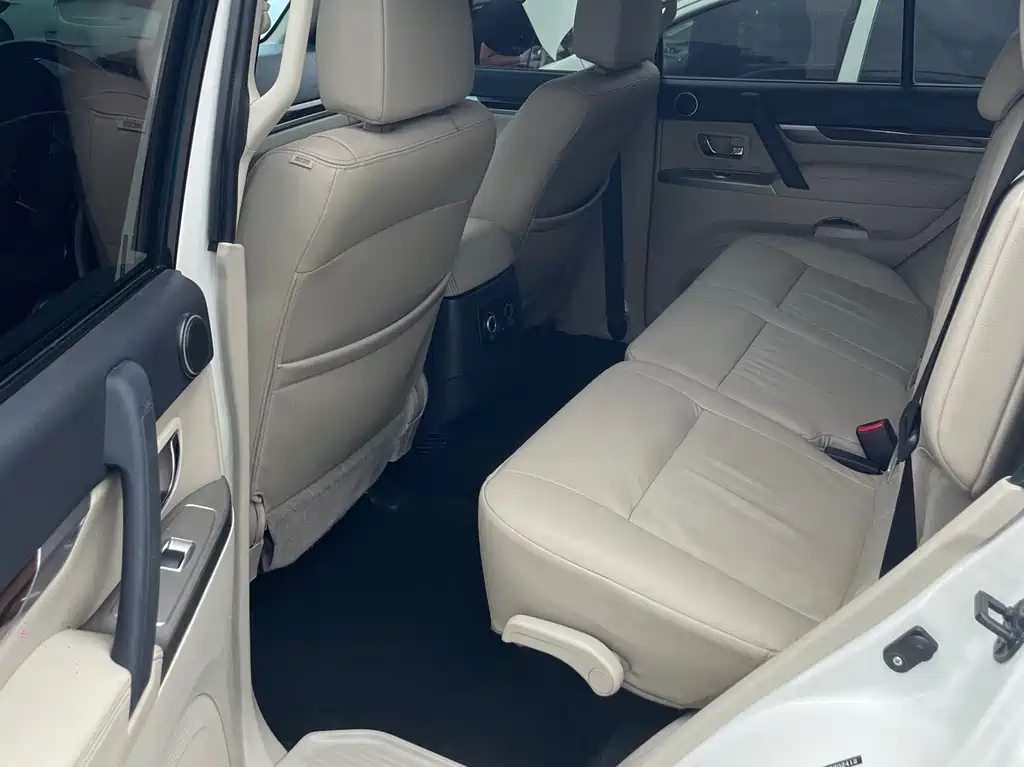 Mitsubishi V97 2018 3.8L AT