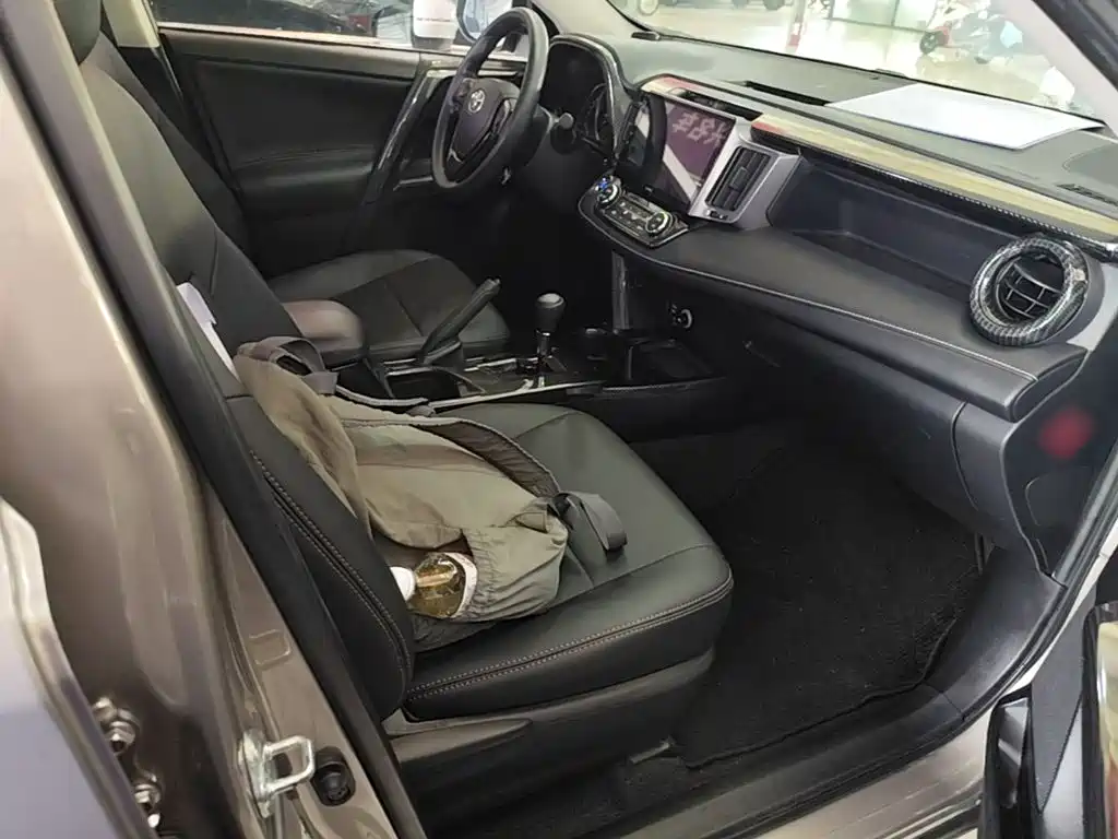 Toyota RAV4 — миниатюра 25