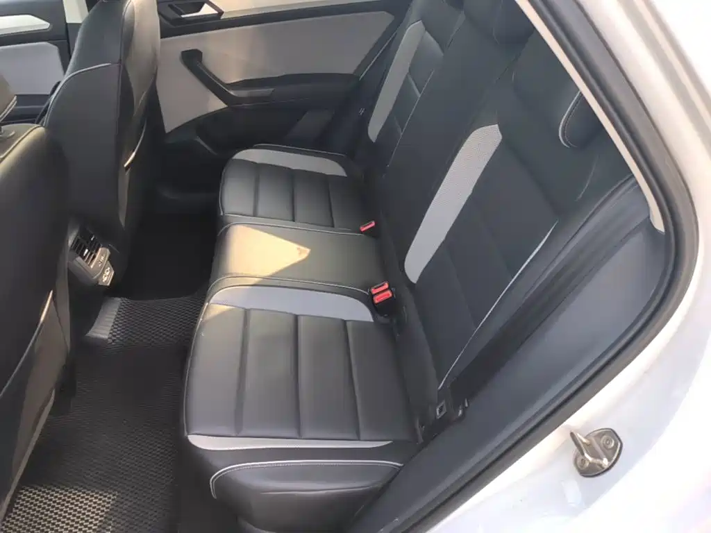 Volkswagen T-Roc — миниатюра 17