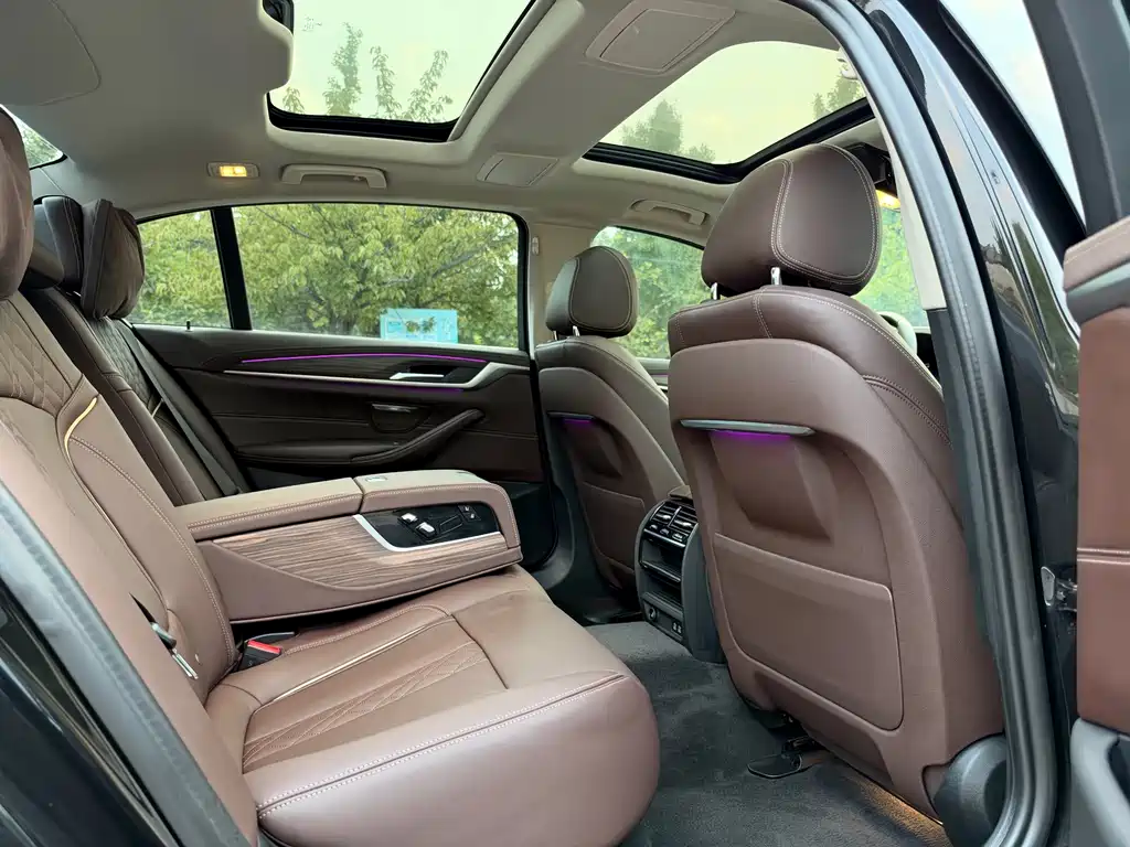 BMW 5 Series — миниатюра 21