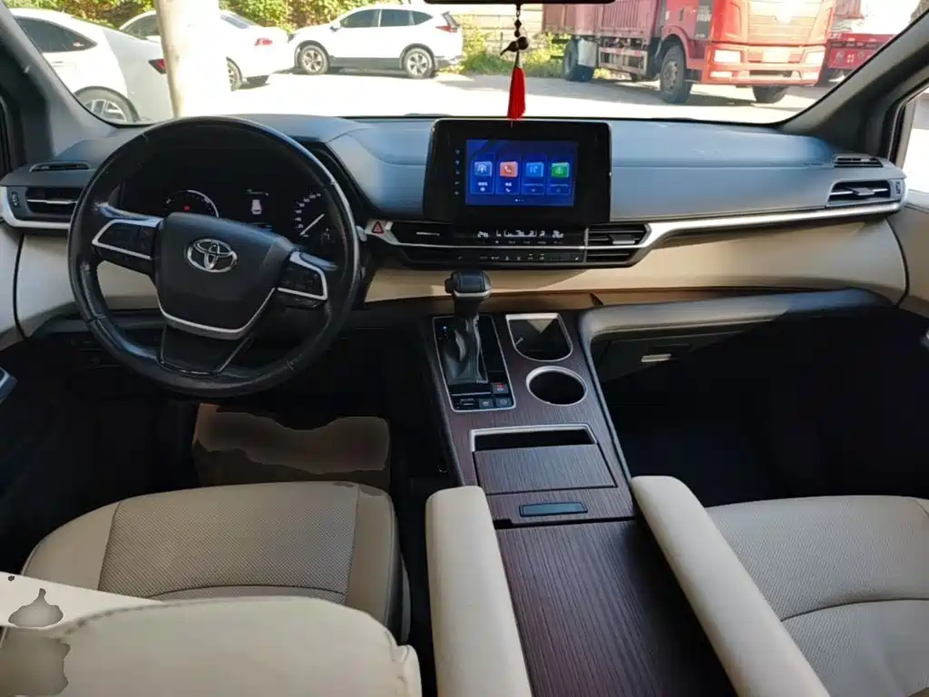Toyota Sienna — миниатюра 10