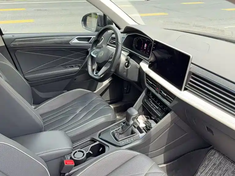 Volkswagen Tiguan L — миниатюра 2