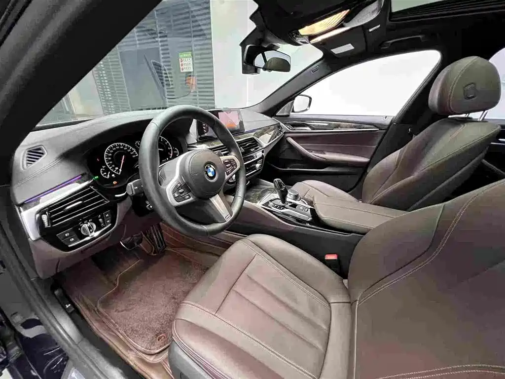 BMW 5 Series — миниатюра 3