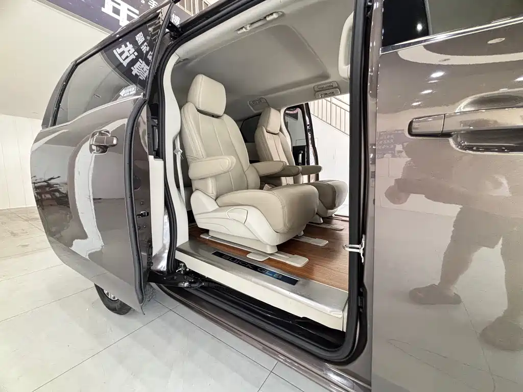 Buick GL8 — миниатюра 17