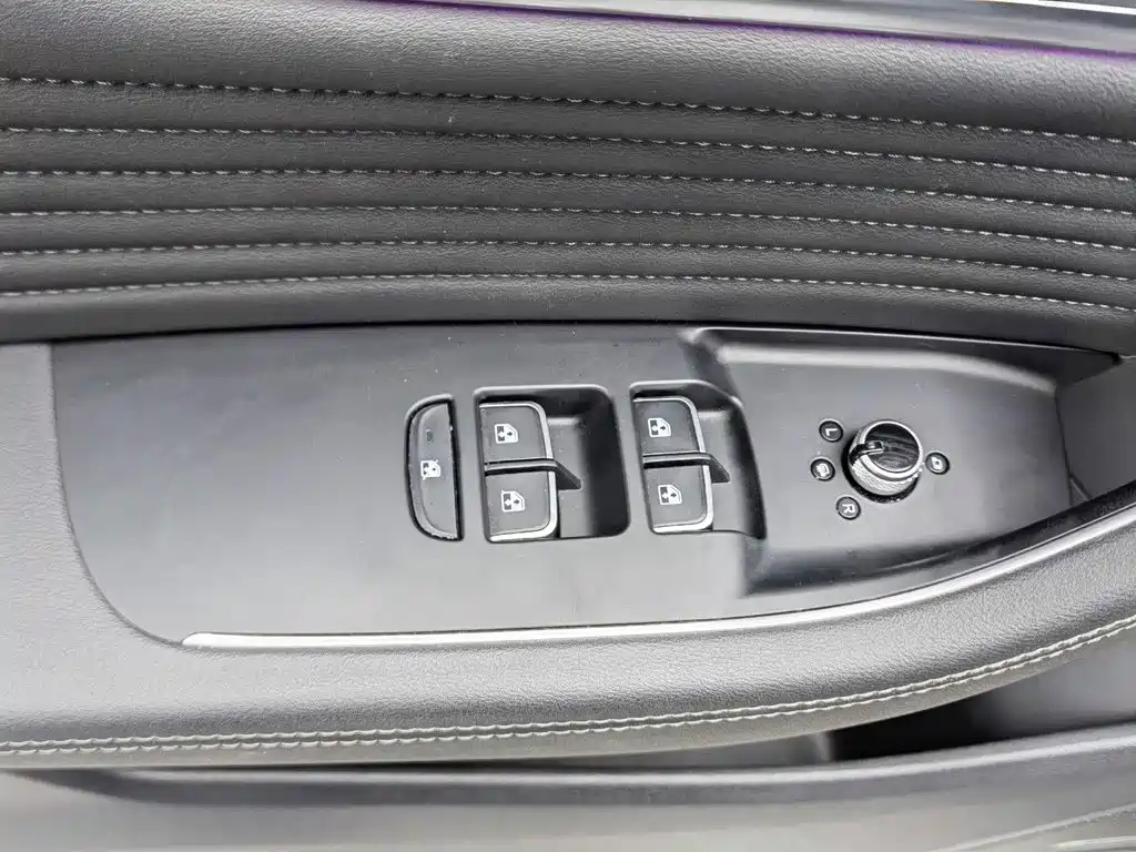 Hongqi Hongqi HS5 — миниатюра 9