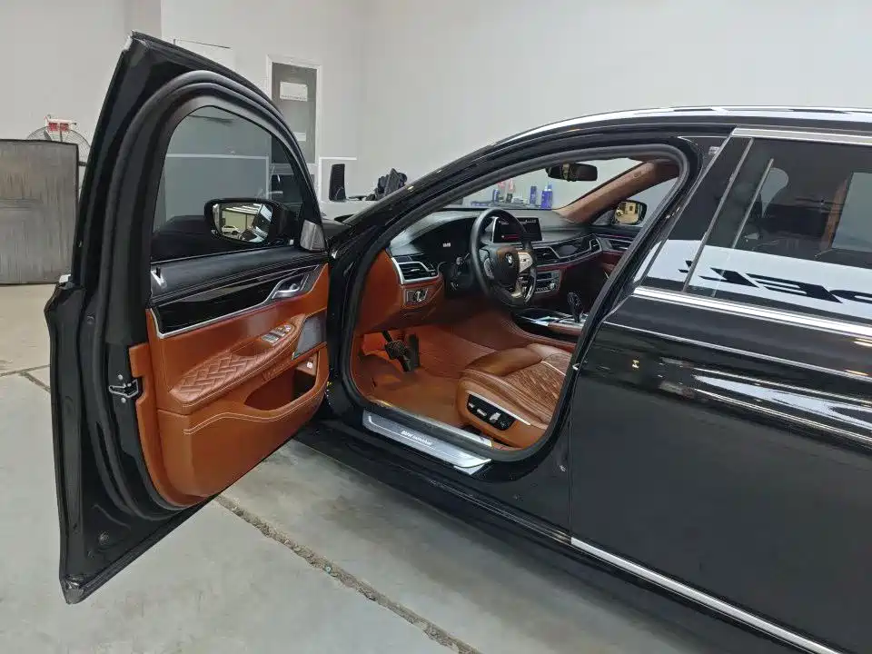 BMW 7 Series — миниатюра 5