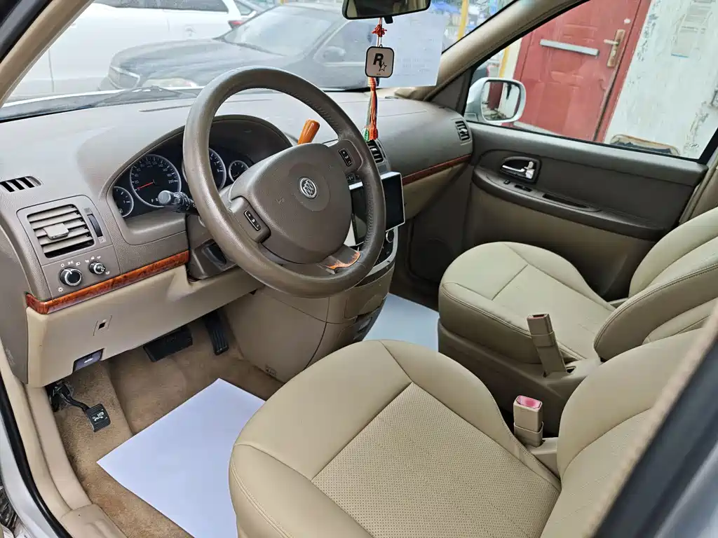 Buick GL8 2011 2.4L LT Executive