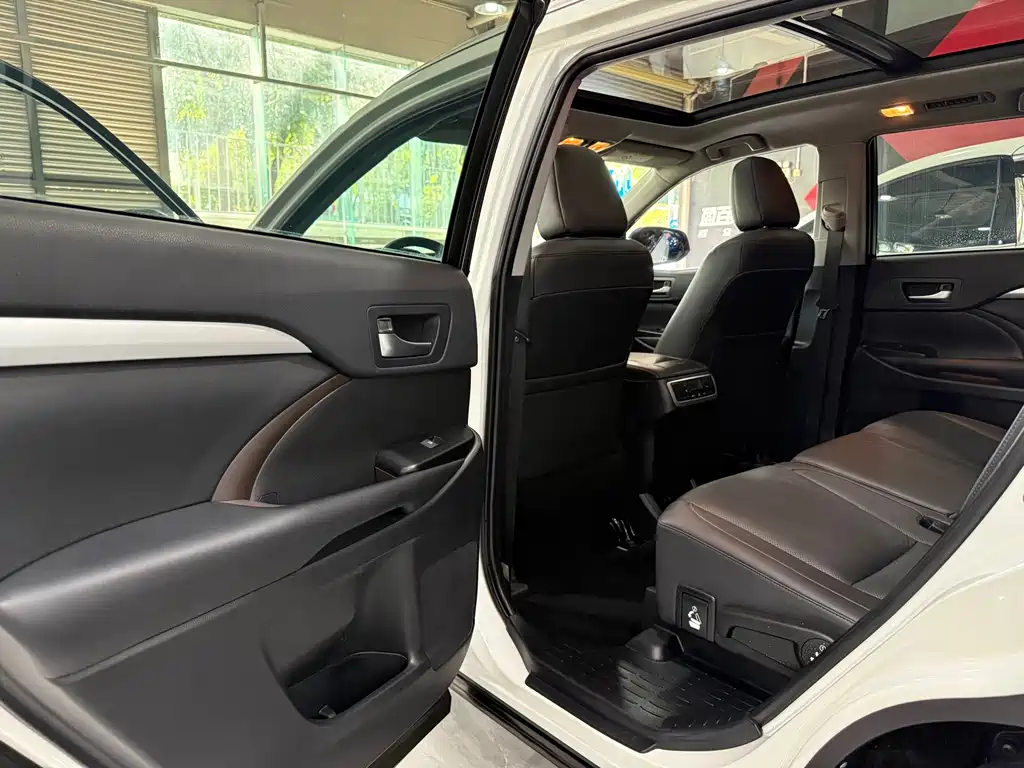 Toyota Highlander — миниатюра 8