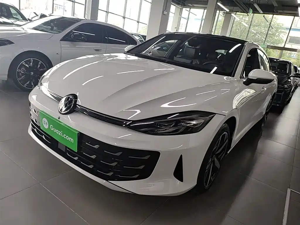 Volkswagen Lamando 2026 L 300TSI