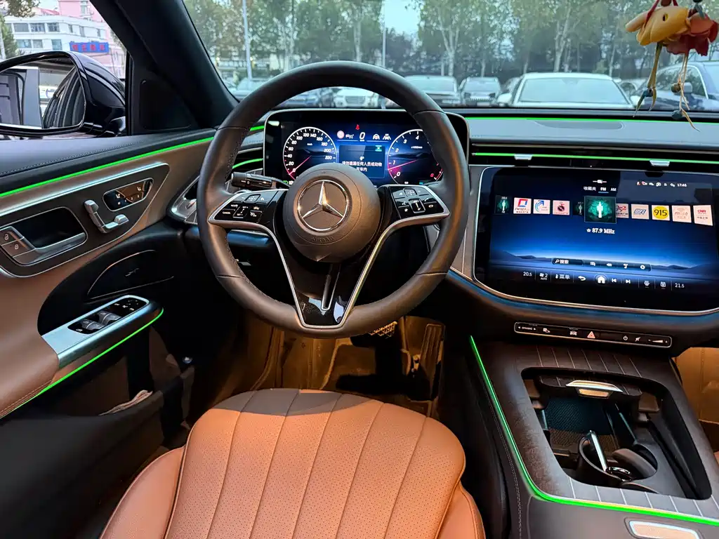 Mercedes-Benz E-Class — миниатюра 11