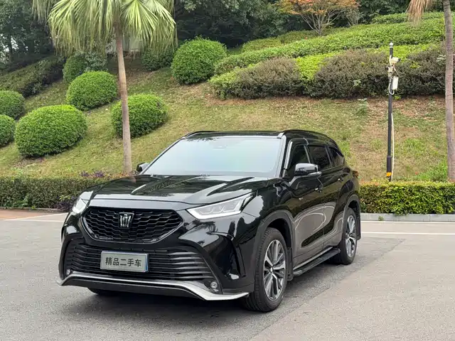 TOYOTA CROWN LUFANG 2025