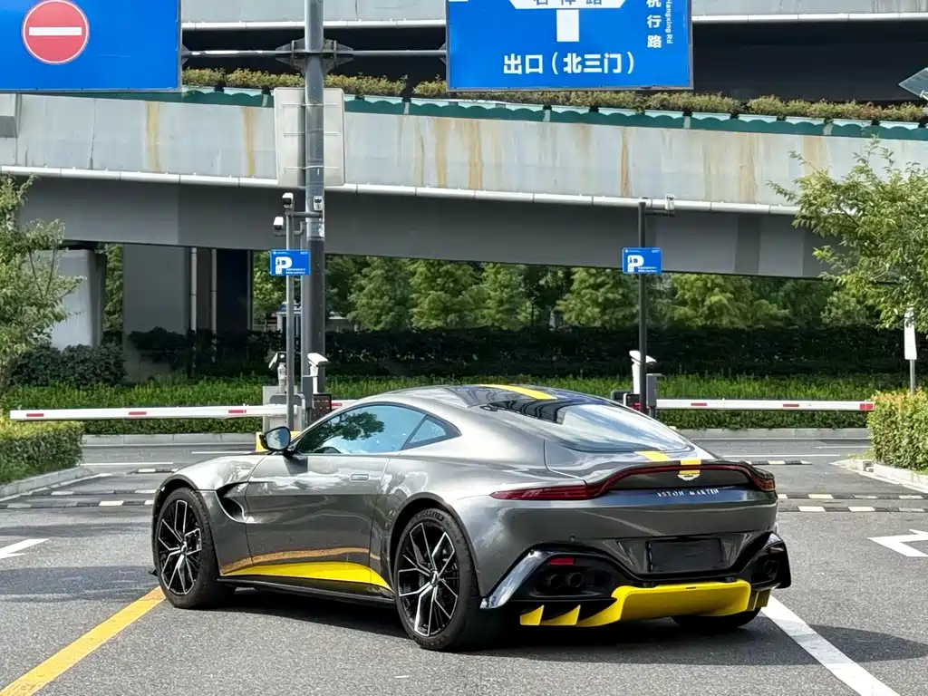 Aston Martin V8 Vantage — миниатюра 9