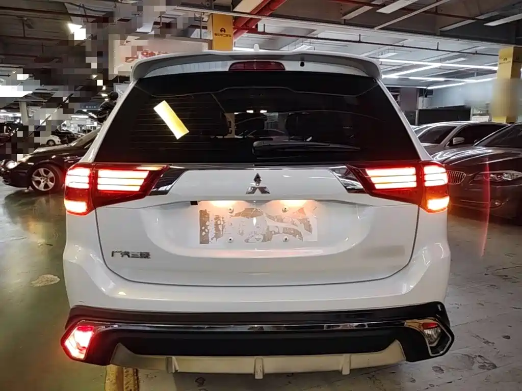 Mitsubishi Outlander — миниатюра 6