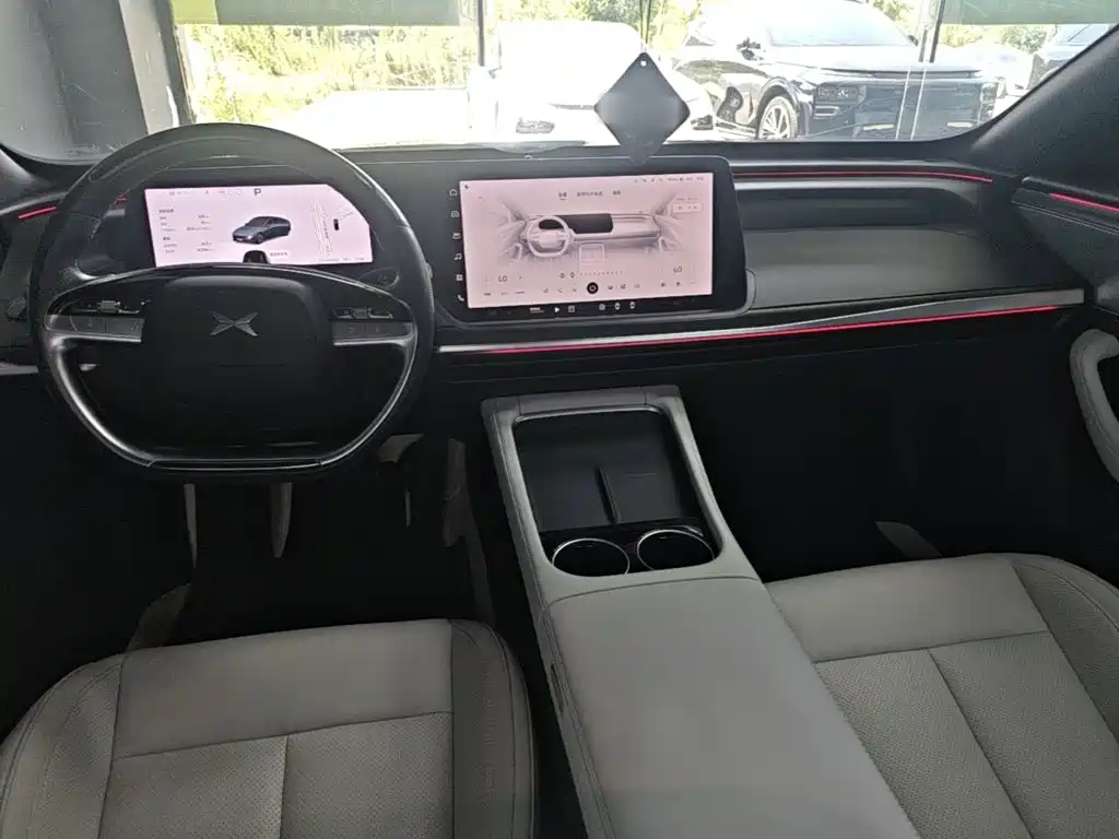 XPeng P7 — миниатюра 10