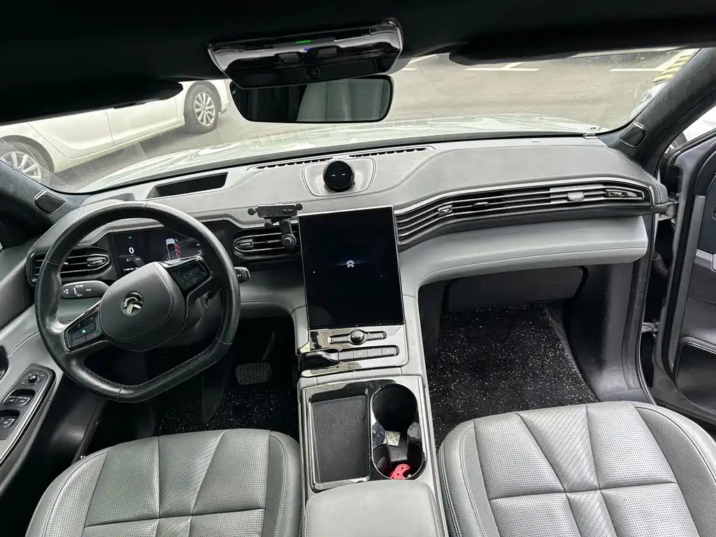 NIO ES8 2020 415KM мест