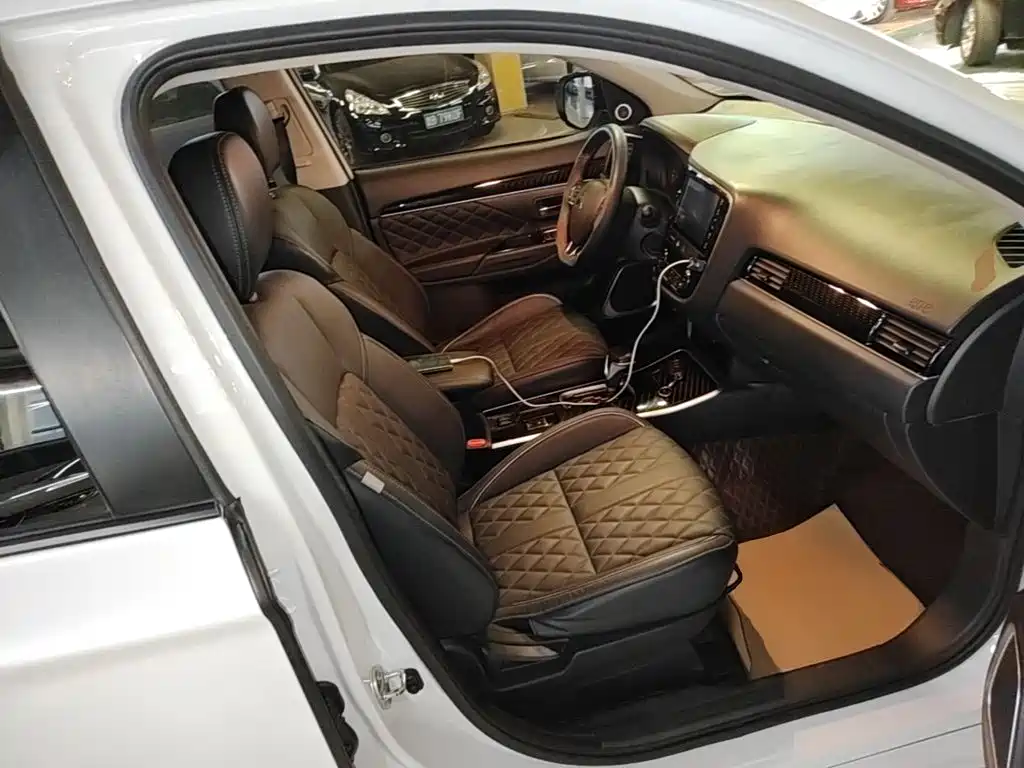 Mitsubishi Outlander — миниатюра 25