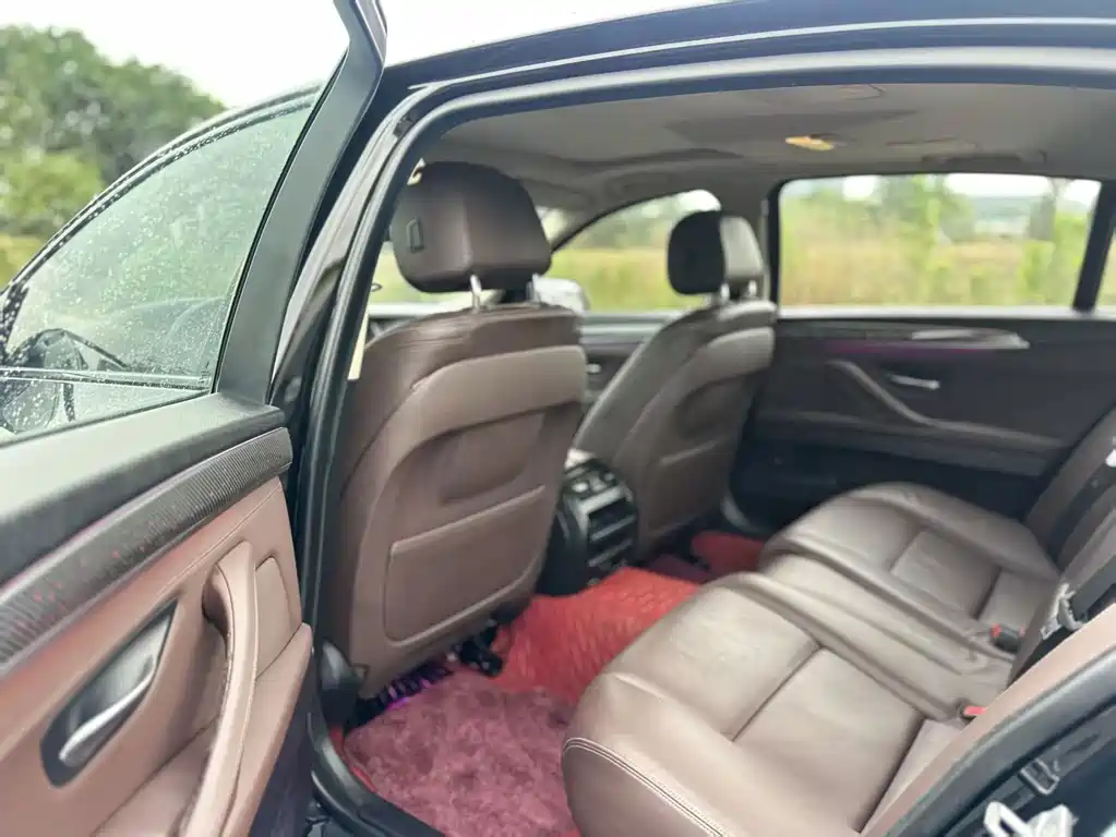 BMW 5 Series — миниатюра 6