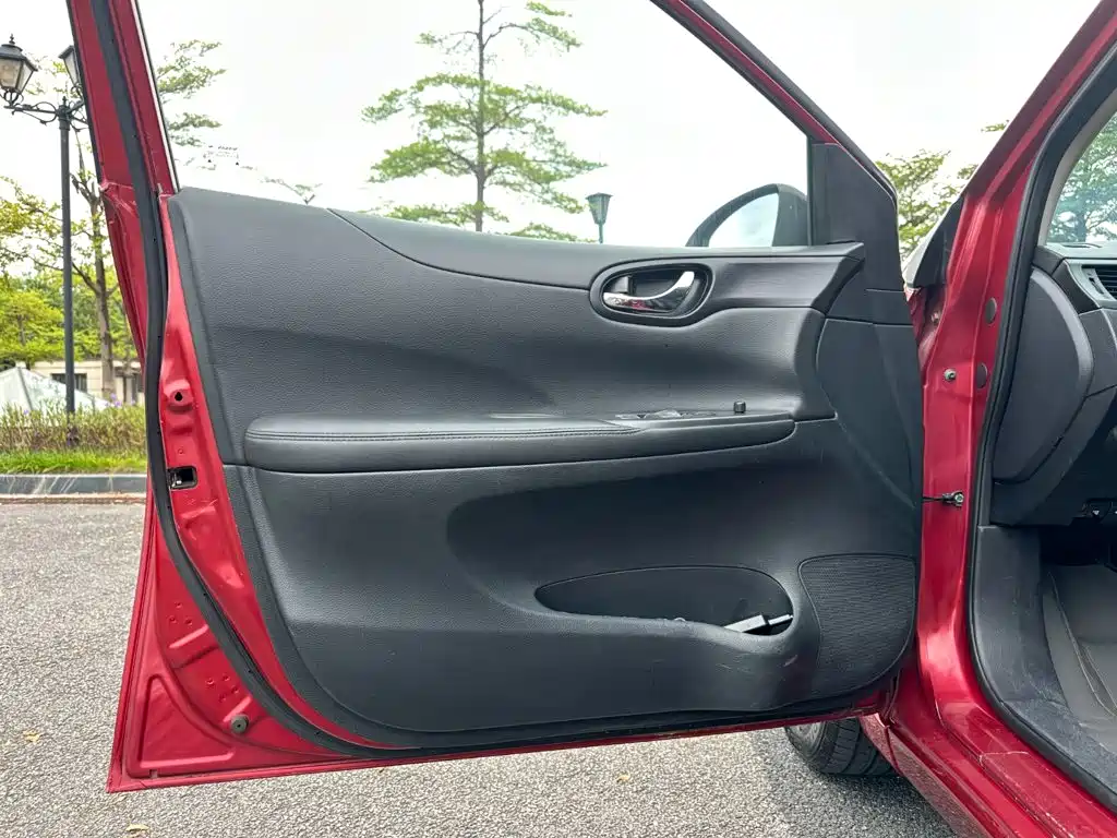 Nissan Tiida — миниатюра 4