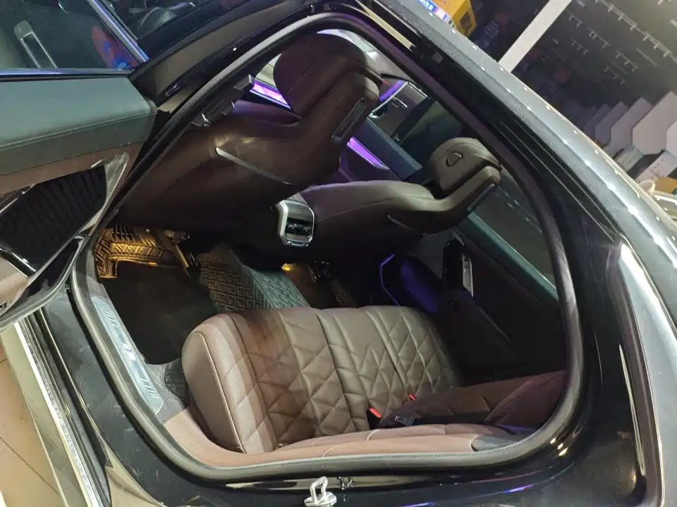 BMW 7 Series — миниатюра 4