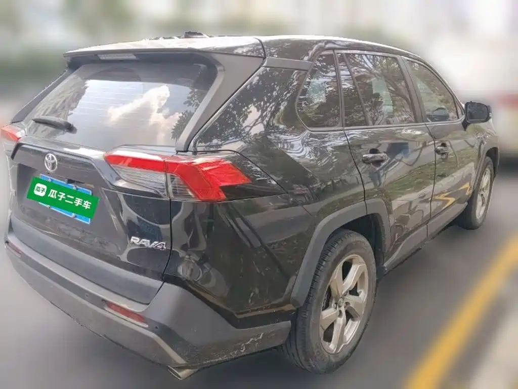 Toyota RAV4 — миниатюра 6