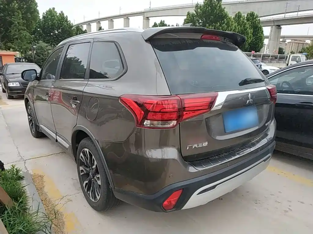 Mitsubishi Outlander 2019 2.0L Enjoy 5 мест V