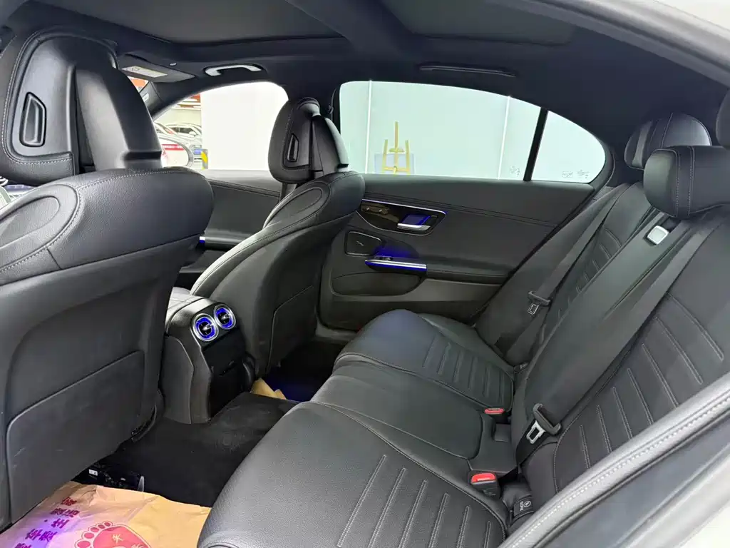 Mercedes-Benz C-Class — миниатюра 11
