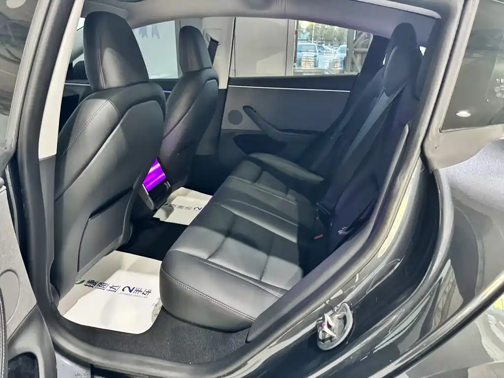 Tesla Model 3 — миниатюра 12