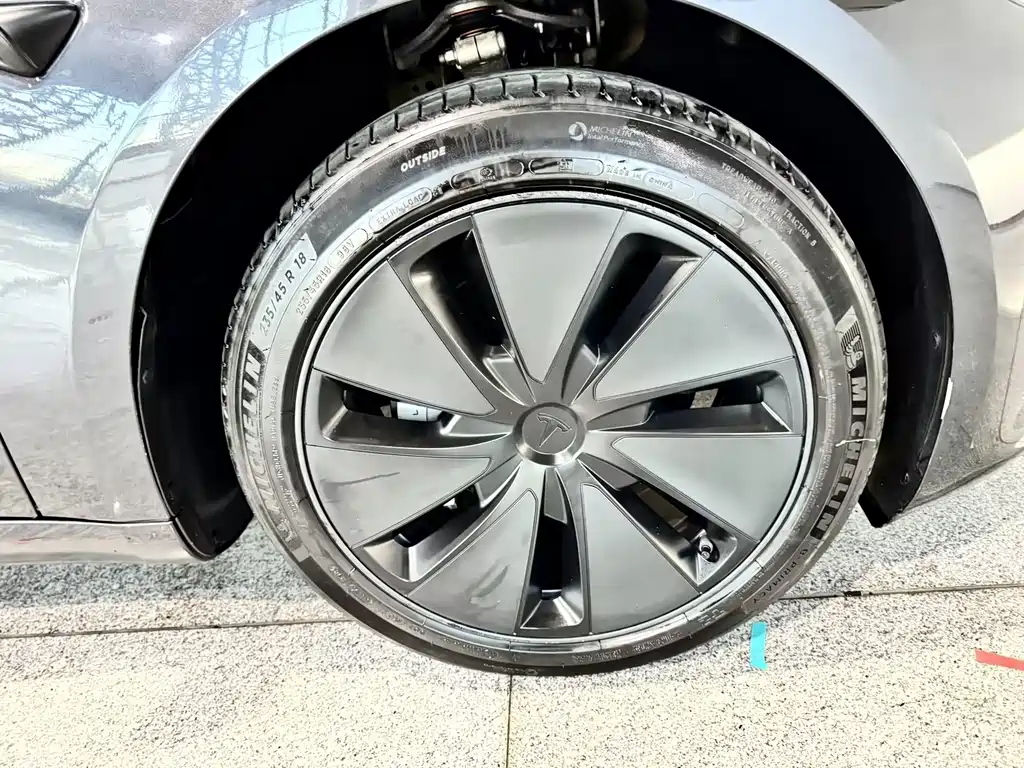 Tesla Model 3 — миниатюра 25